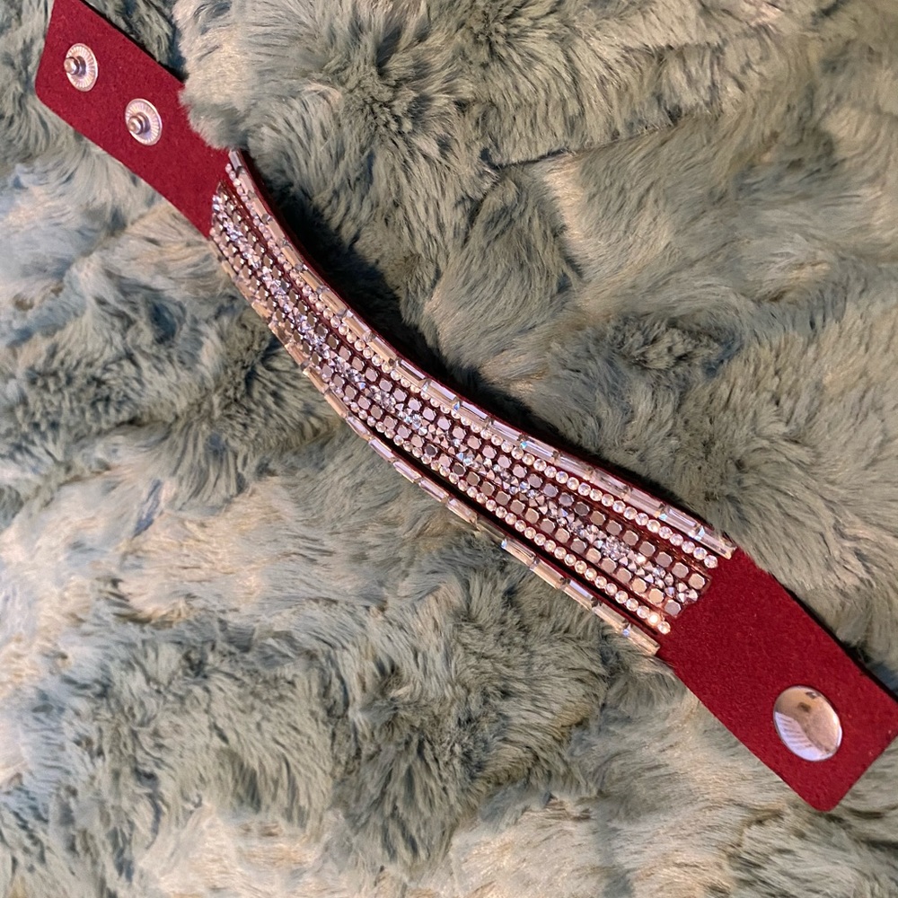 Jewelry - Picture 5 of 5